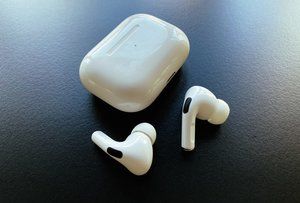 „Apple AirPods Pro Max“: Größer, billiger und lauter als das Original